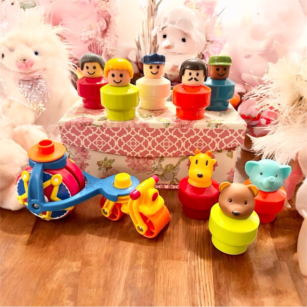 Vtg Fisher Price Little People Chunky 8 Figures + Circus Trike W/ Circus Ball